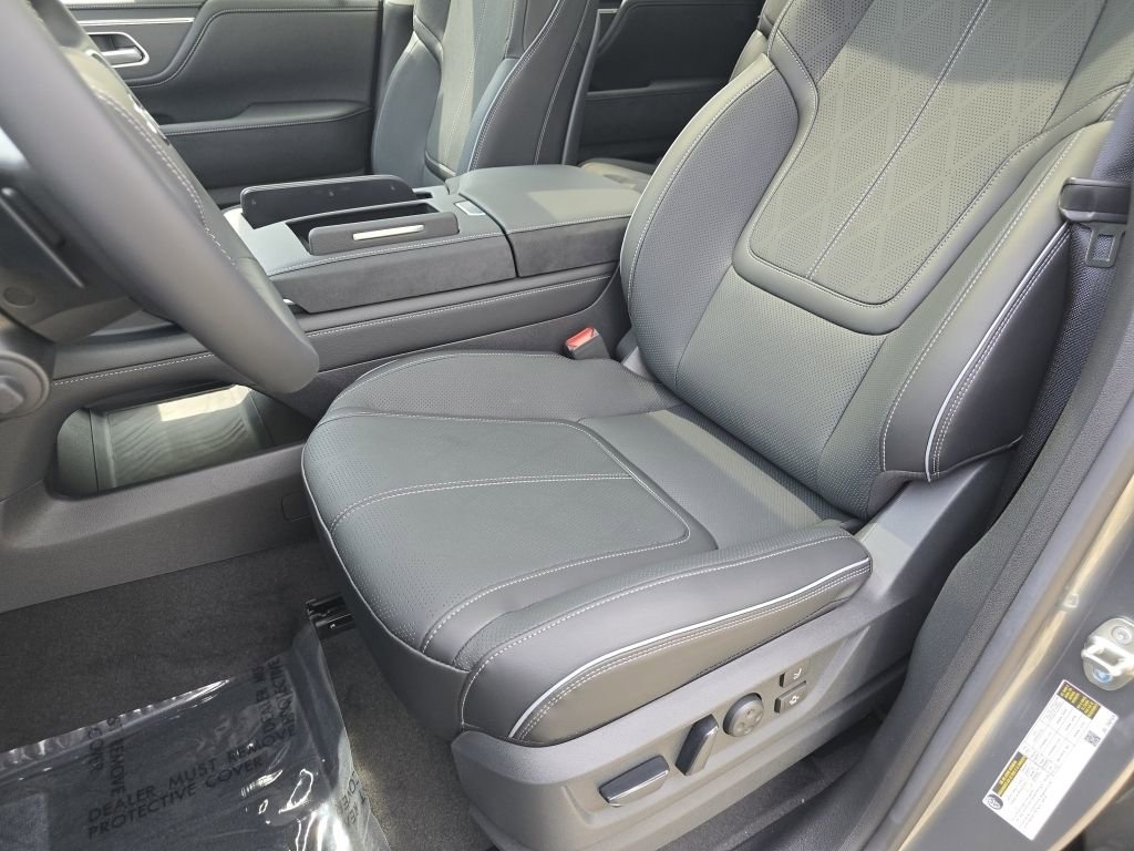 New 2025 INFINITI QX80 Sensory image 31