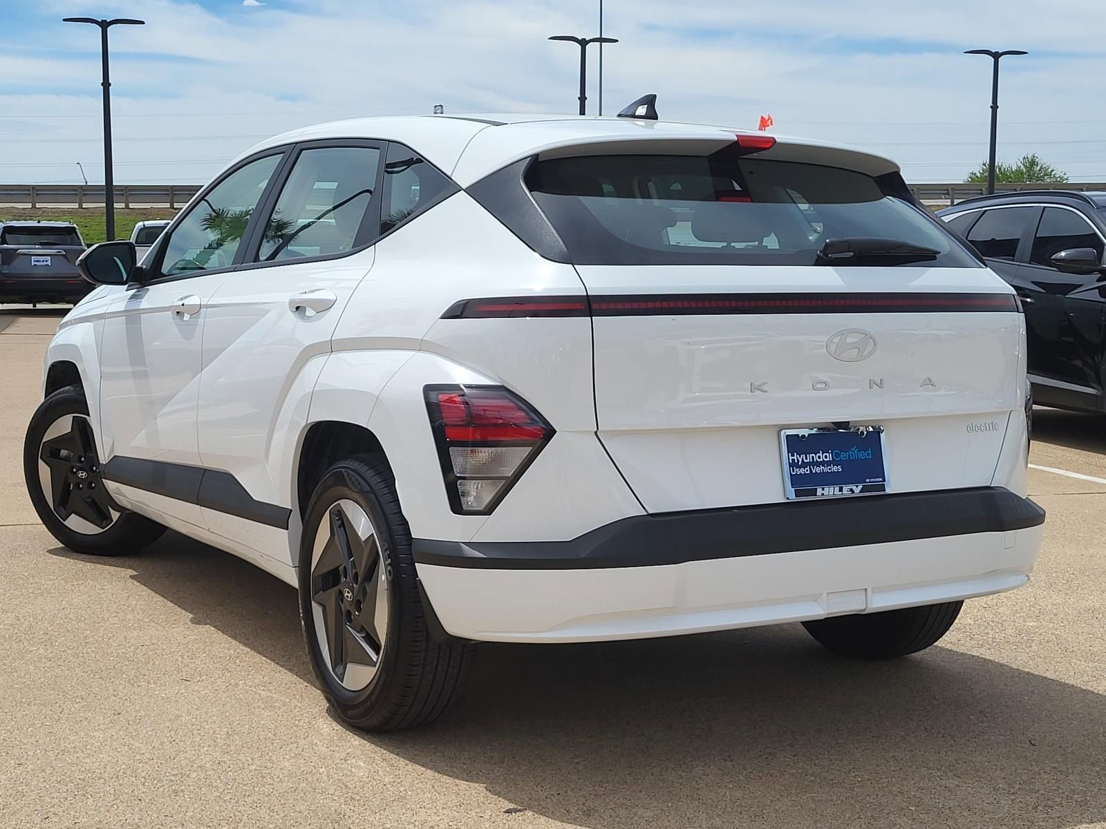 Certified 2025 Hyundai Kona SE image 3
