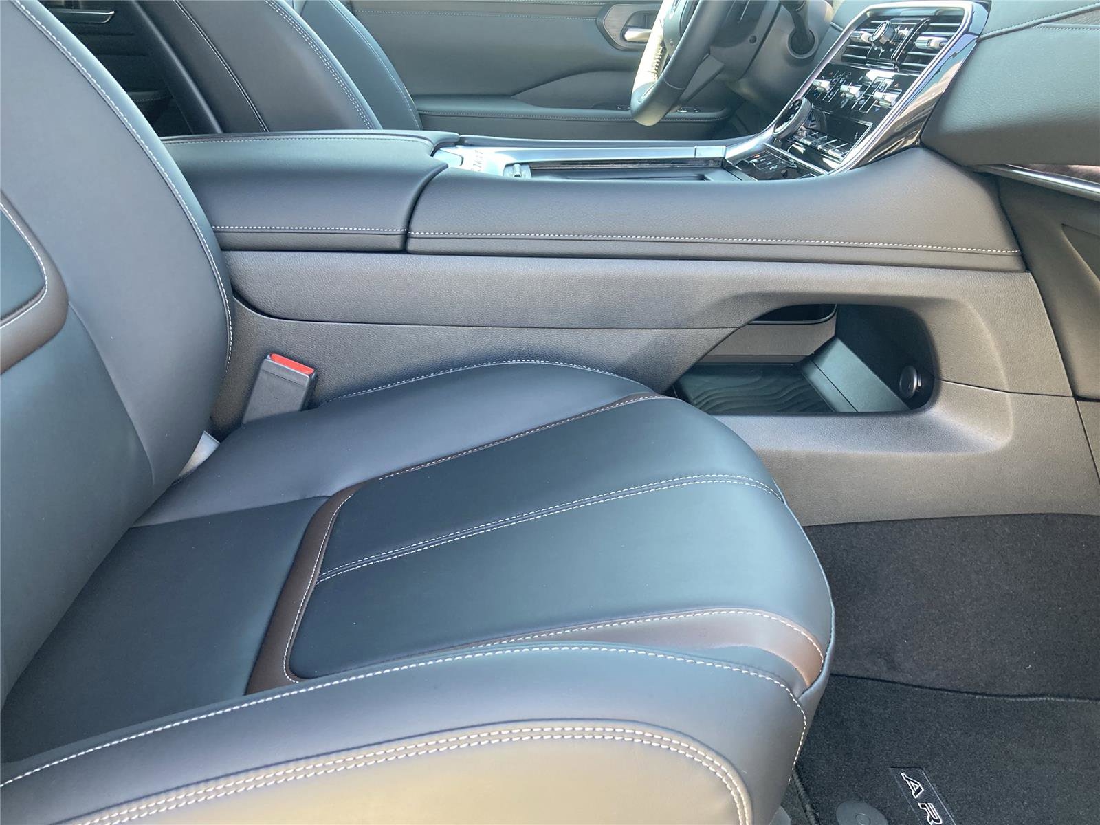 New 2025 Nissan Armada SL w/ Captain's Chari Seat Package image 36