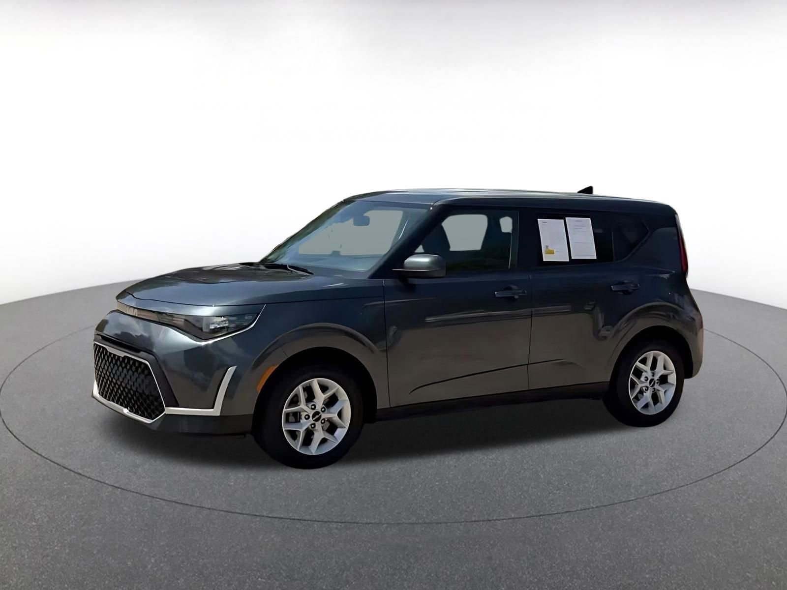 Used 2025 Kia Soul LX w/ LX Technology Package FWD image 8