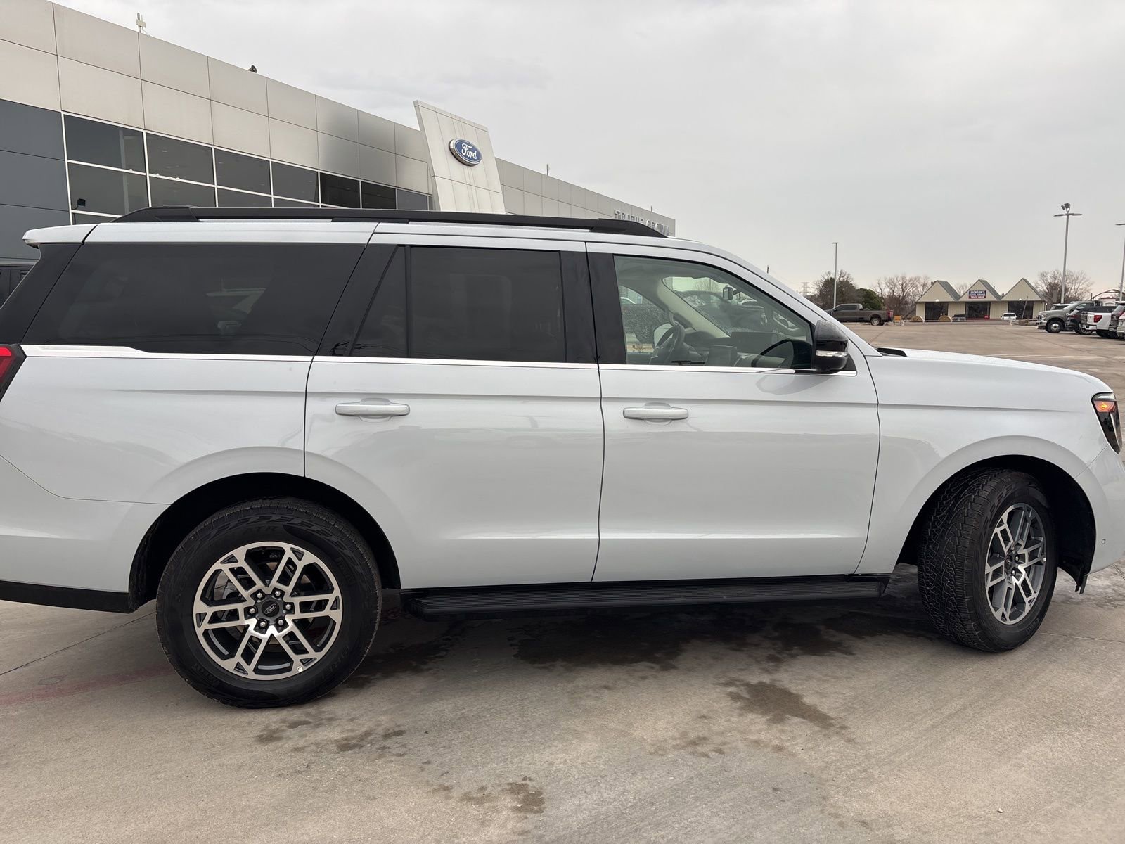 Certified 2025 Ford Expedition Active image 8