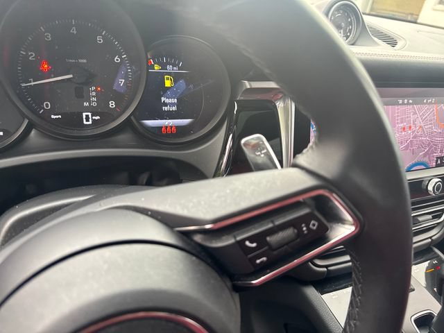 Used 2022 Porsche Macan AWD/4WD image 34