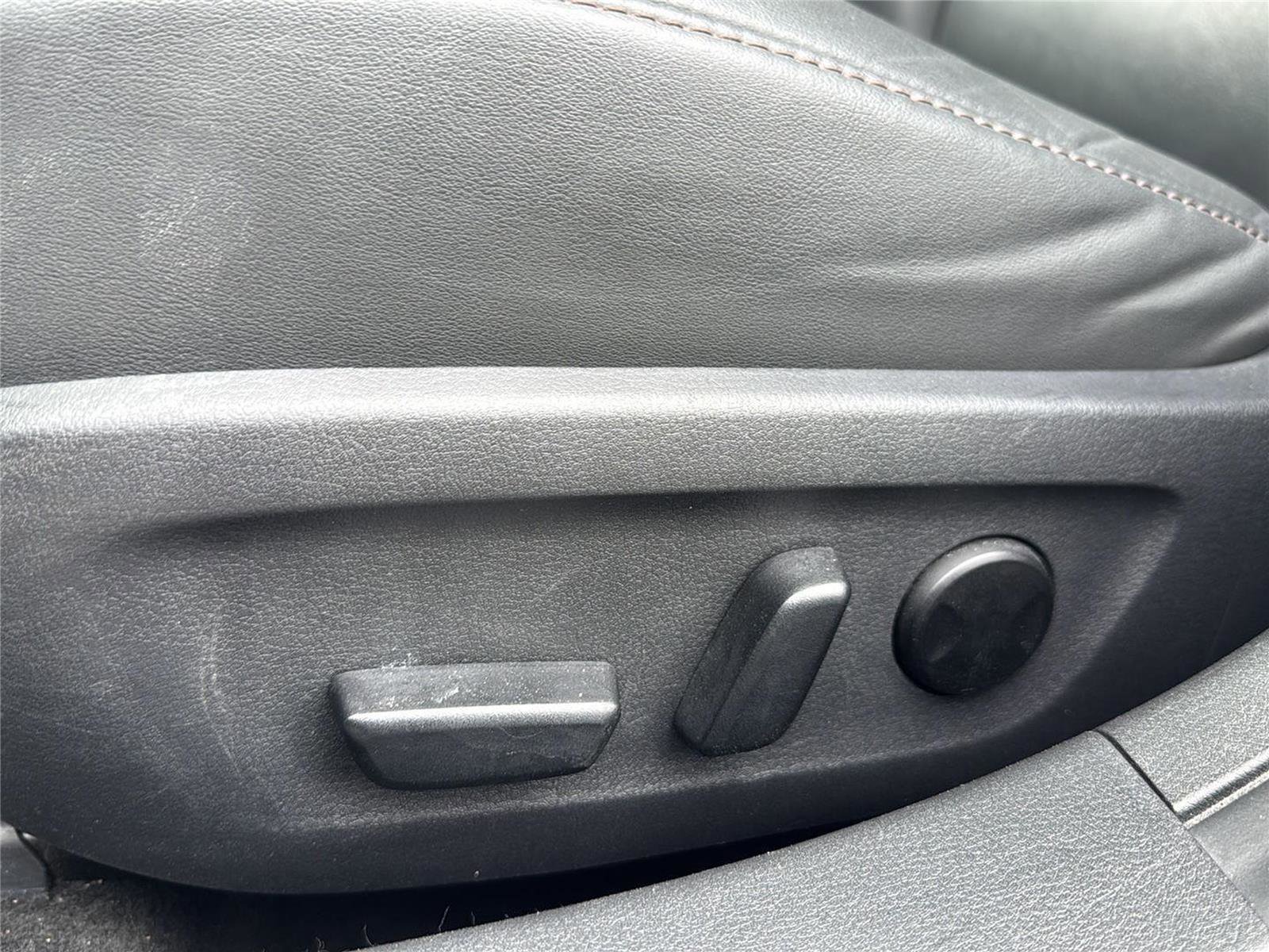 Used 2024 MAZDA MAZDA3 s image 12