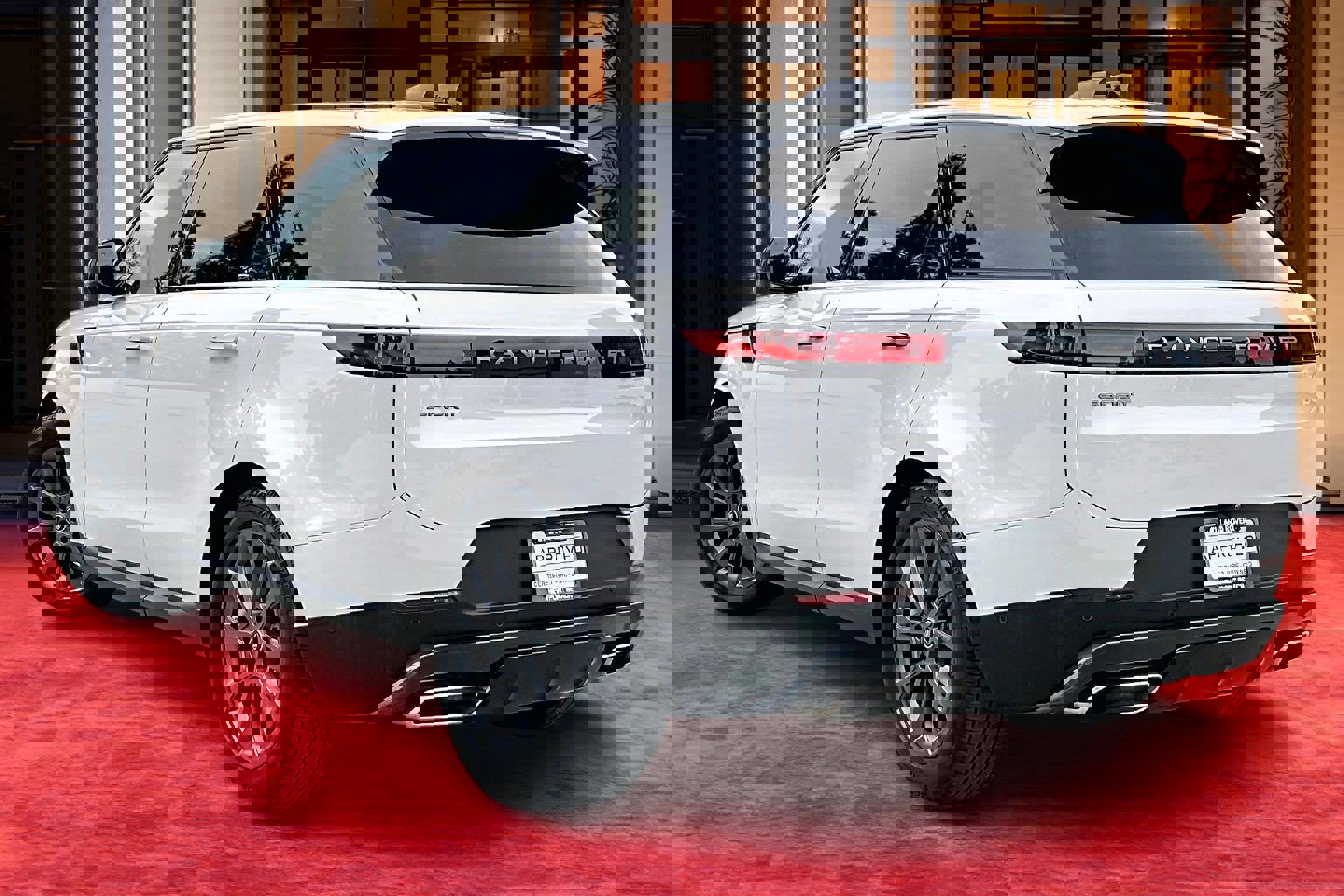 Used 2025 Land Rover Range Rover Sport image 9