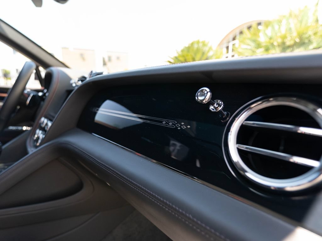 Used 2023 Bentley Bentayga Extended Wheelbase AWD/4WD image 32