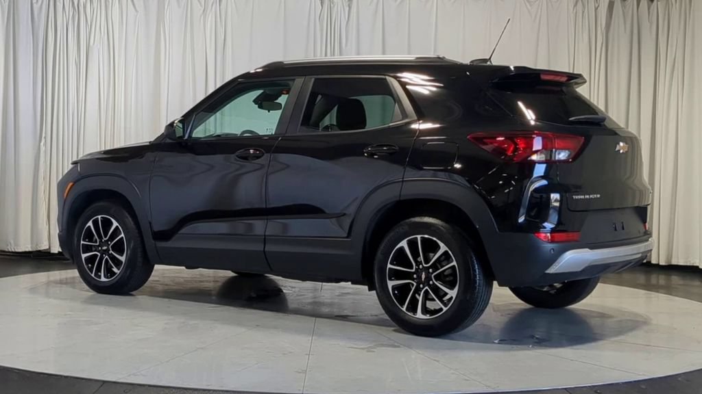 Used 2025 Chevrolet TrailBlazer LT FWD image 8
