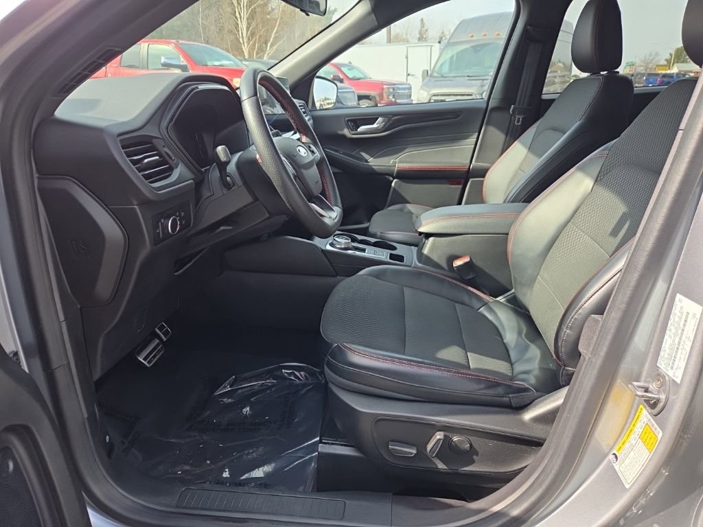 Used 2023 Ford Escape ST-Line w/ Tech Pack #1 image 11