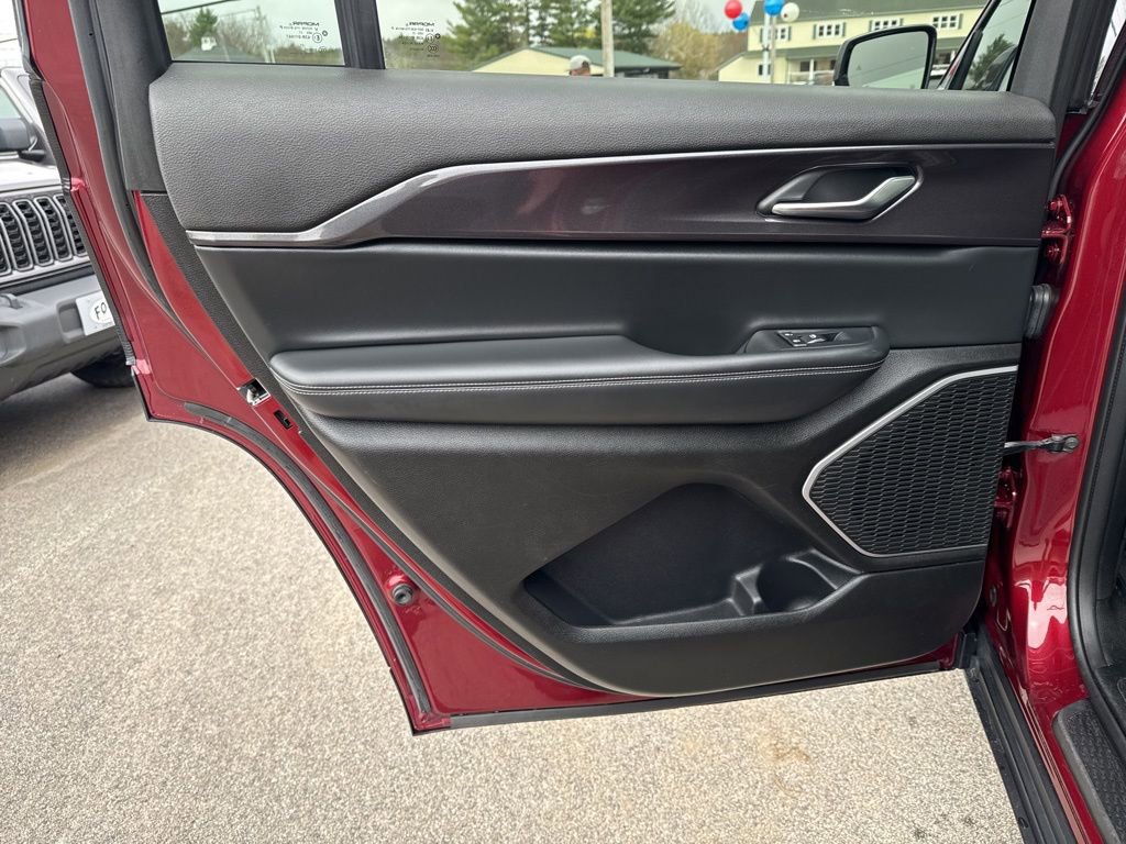 Certified 2021 Jeep Grand Cherokee L Laredo image 24