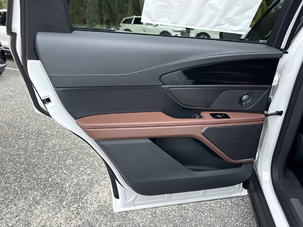 New 2026 Lincoln Nautilus Reserve AWD/4WD image 13