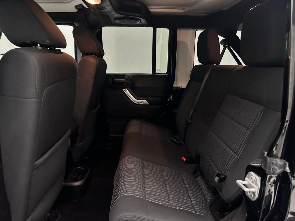 Used 2012 Jeep Wrangler Unlimited Rubicon w/ Connectivity Group image 12
