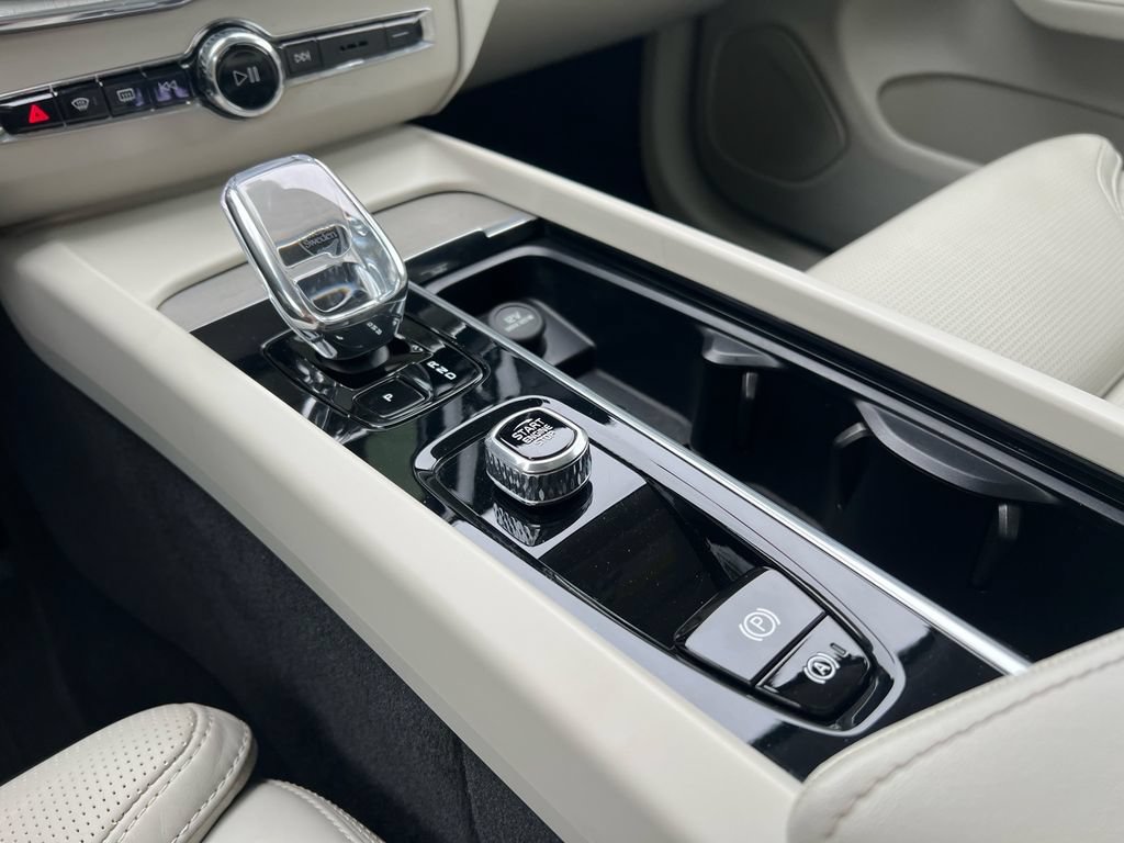 Certified 2023 Volvo XC60 B6 Ultimate w/ Climate Package AWD/4WD image 20