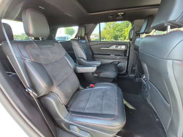 Used 2025 Ford Explorer ST AWD/4WD image 33