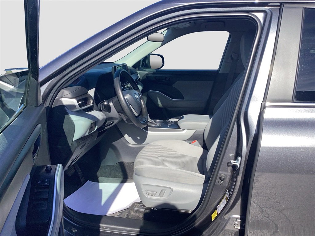 Used 2023 Toyota Highlander L image 9