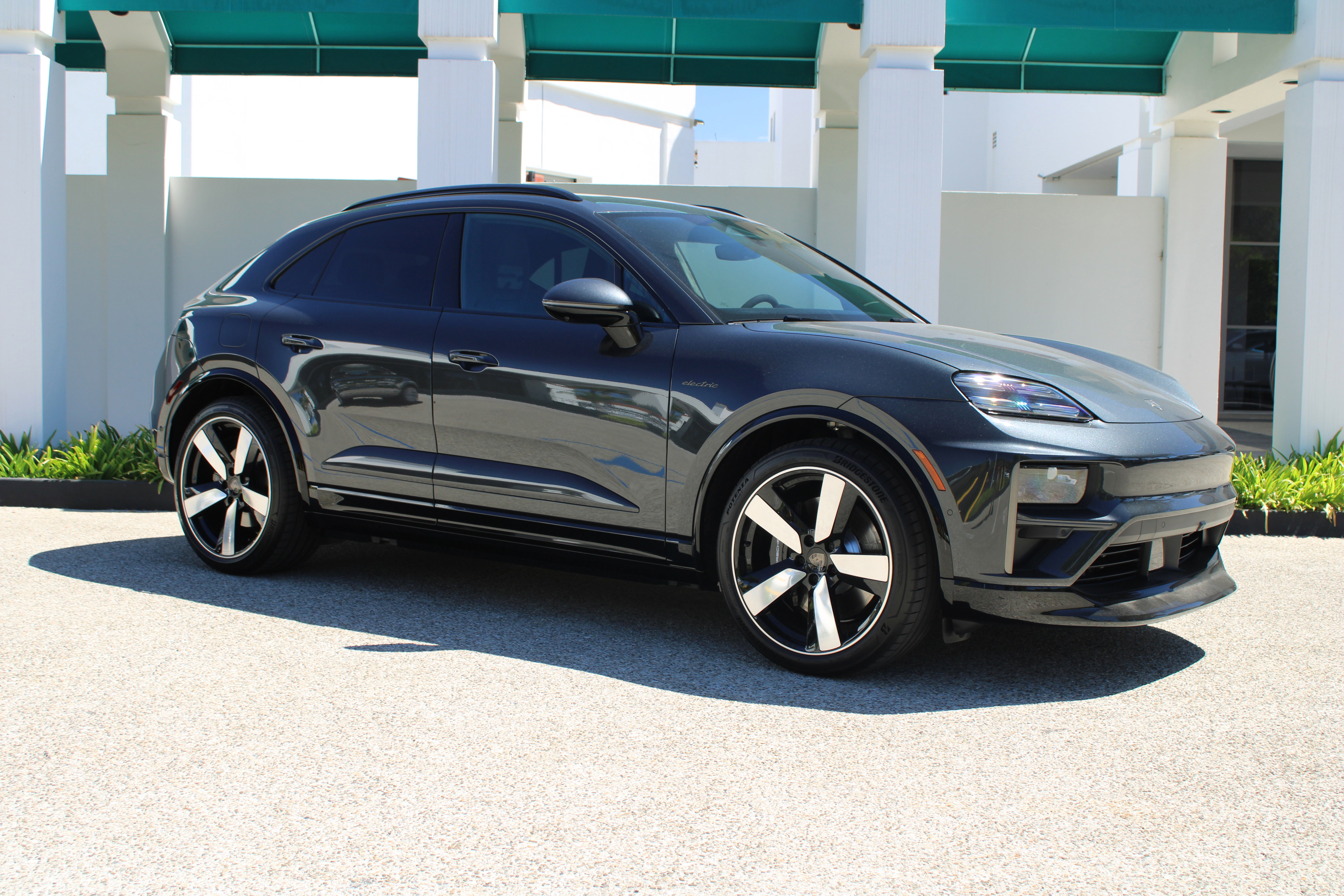 New 2025 Porsche Macan Turbo Electric image 9