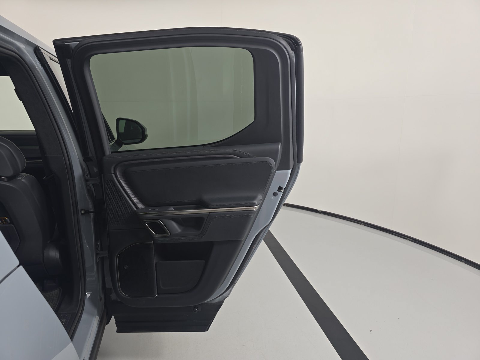 Used 2024 Rivian R1T Adventure Dual AWD/4WD image 19