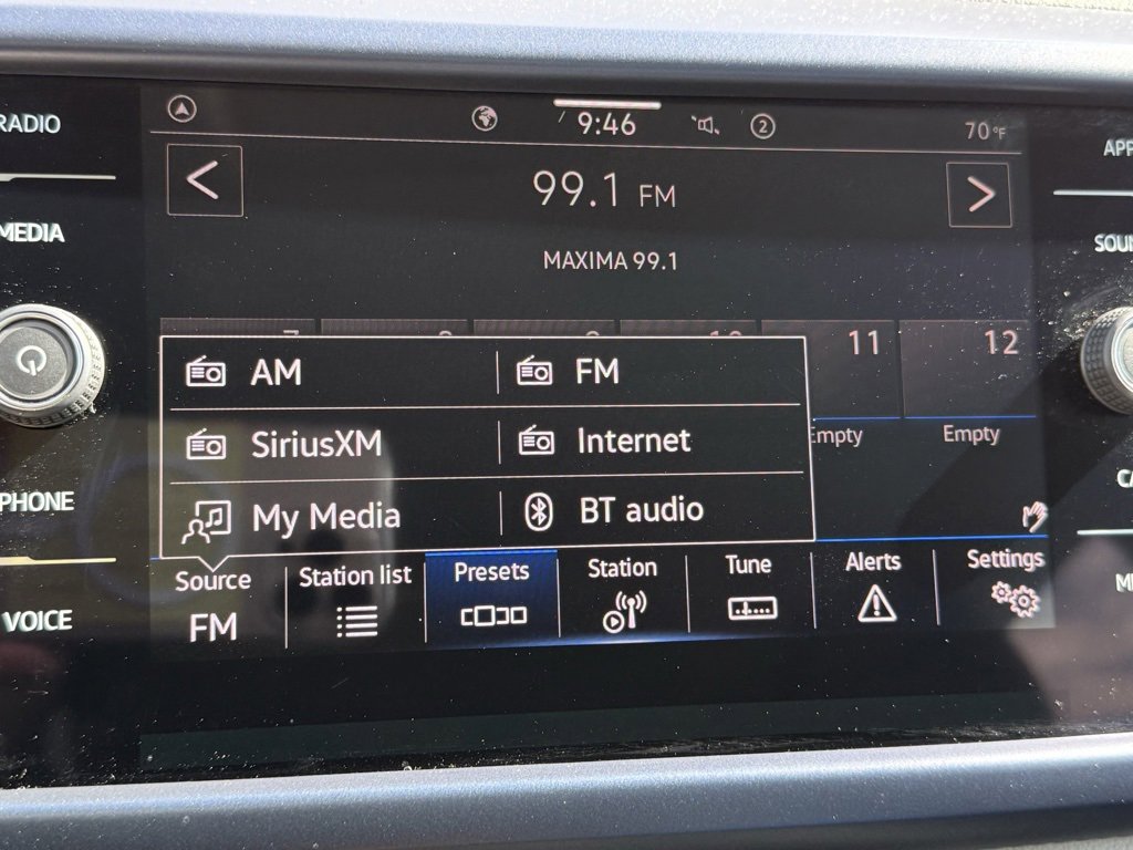 Certified 2024 Volkswagen Taos SE image 10