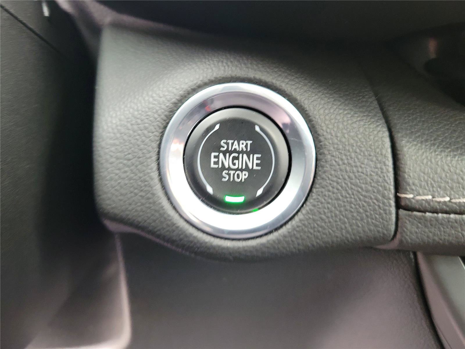 Used 2023 Buick Envision Essence w/ Sport Touring Package AWD/4WD image 32