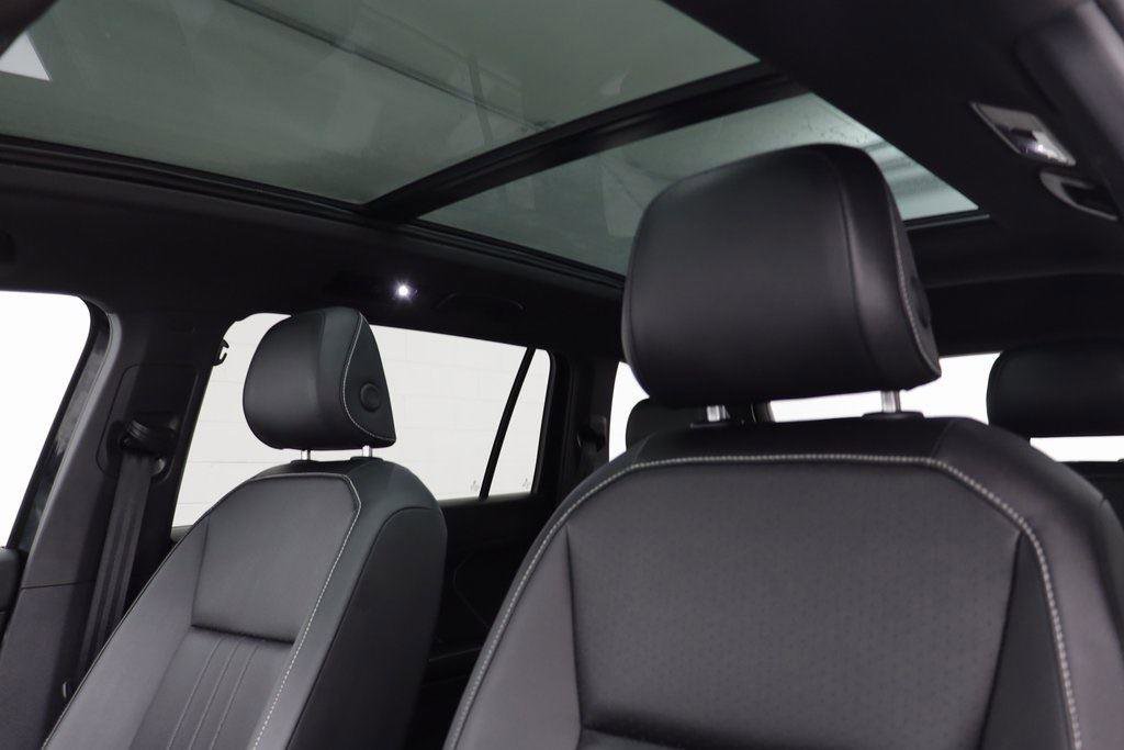 Certified 2024 Volkswagen Tiguan SE R-Line image 11