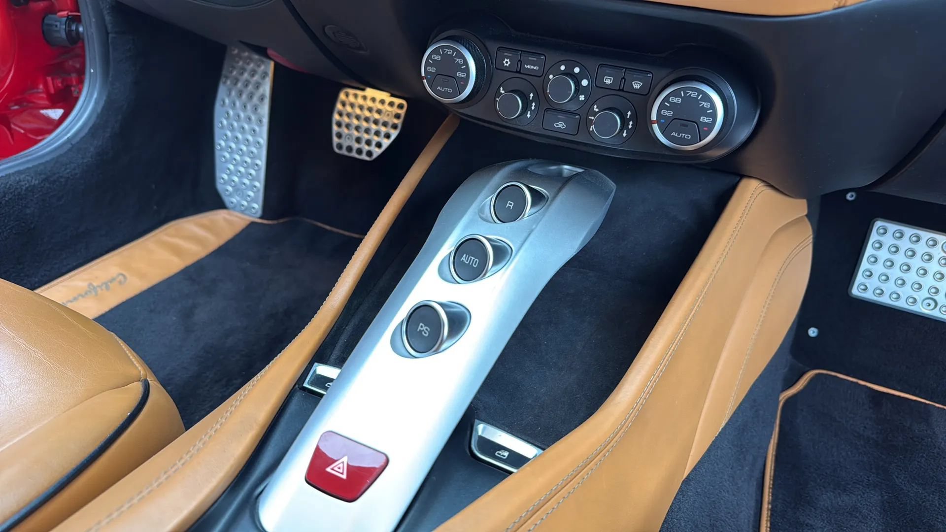Used 2017 Ferrari California T RWD image 25