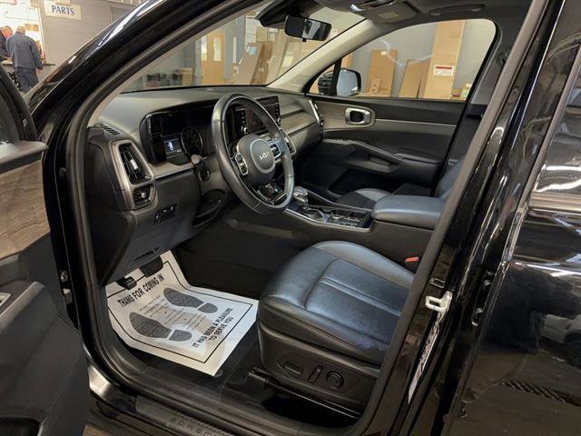 Used 2023 Kia Sorento S w/ Panoramic Sunroof Package image 6
