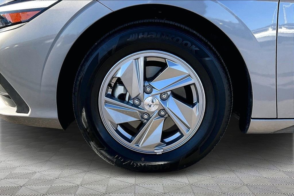 Used 2024 Hyundai Elantra SE image 9