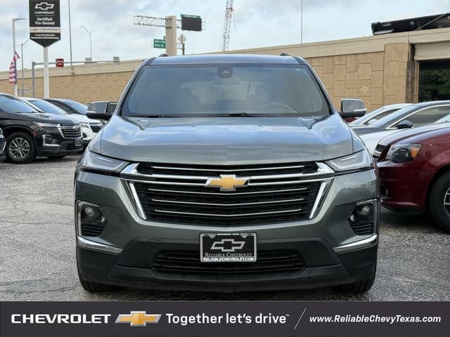 Used 2022 Chevrolet Traverse LT FWD image 3