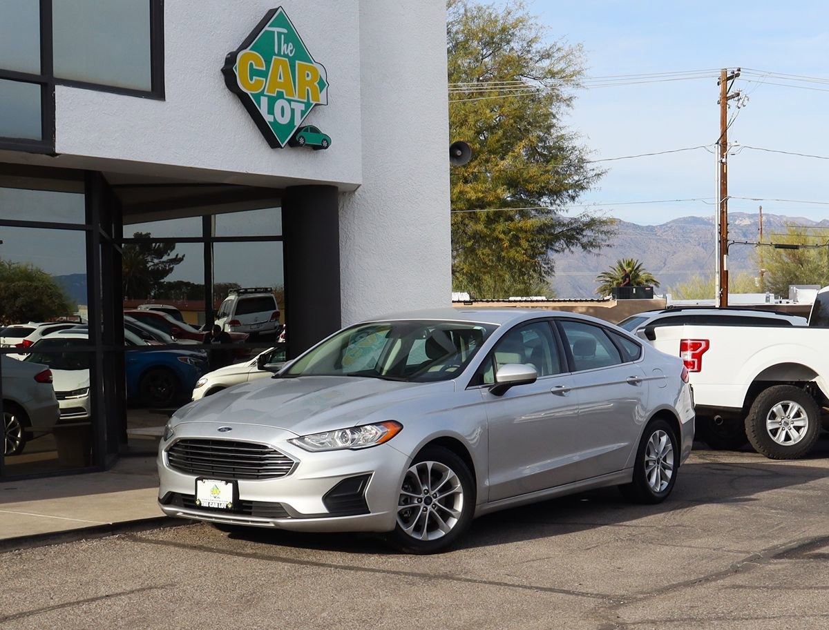 Used 2019 Ford Fusion SE image 2