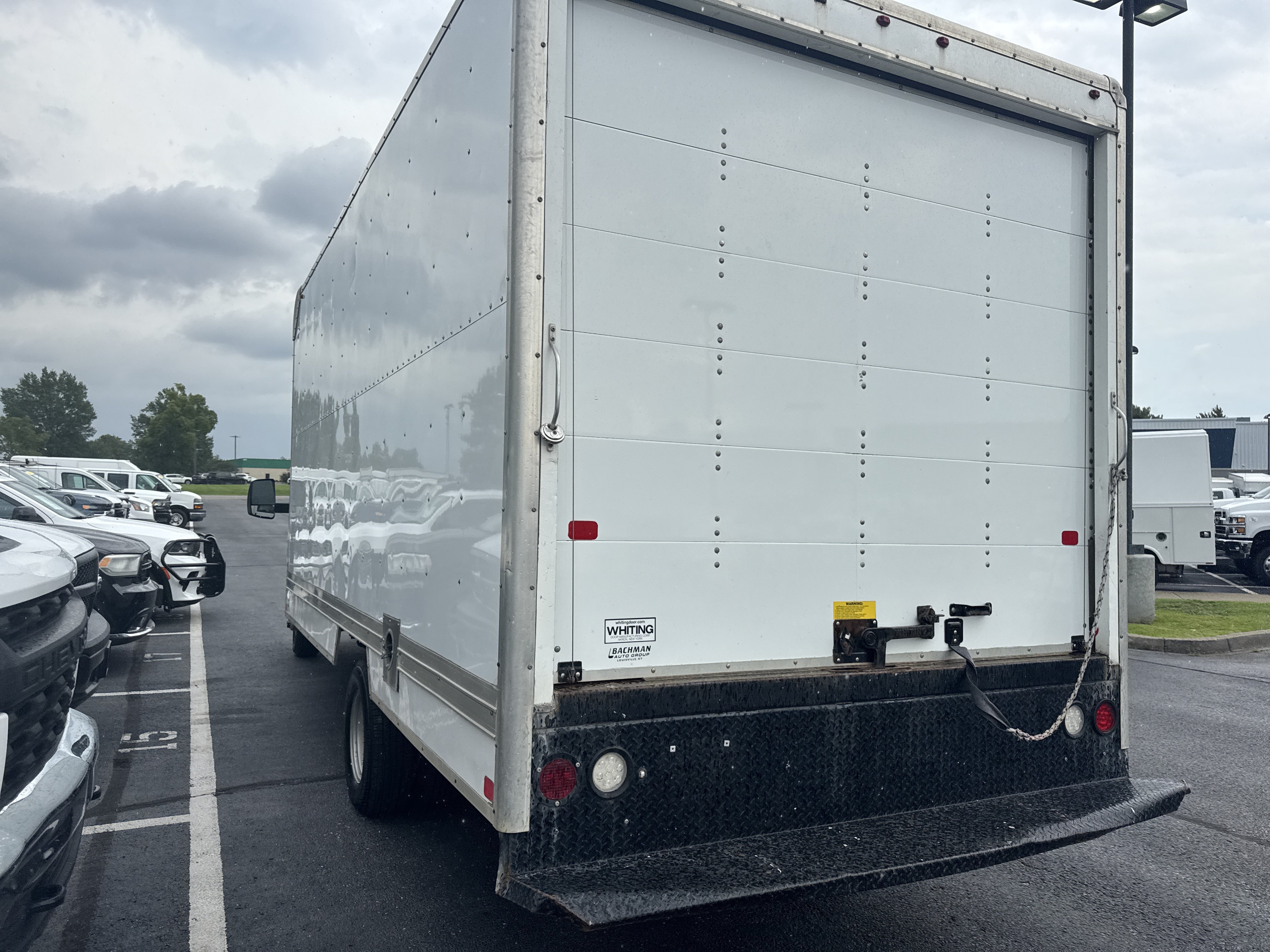 Used 2017 Chevrolet Express 3500 Extended RWD image 5