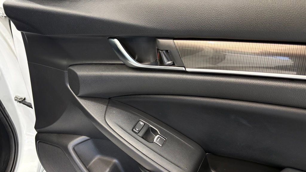 Used 2018 Honda Accord Sport image 23