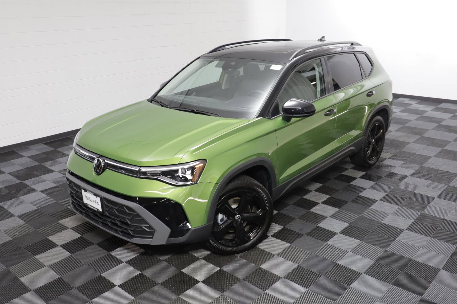 Used 2025 Volkswagen Taos SE image 2