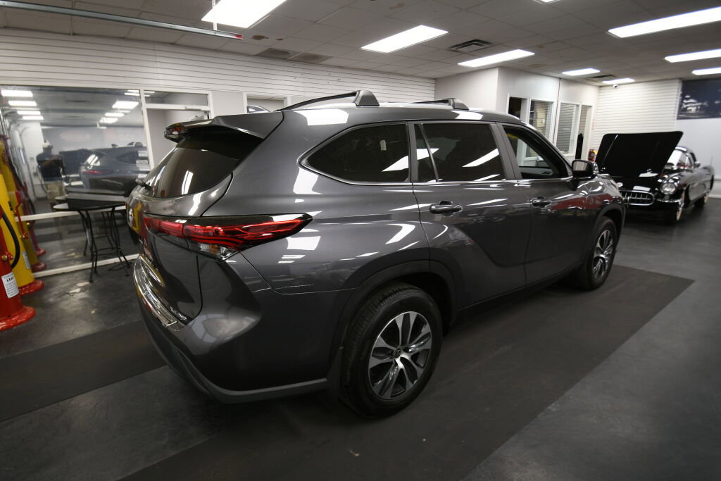 Used 2023 Toyota Highlander XLE image 8
