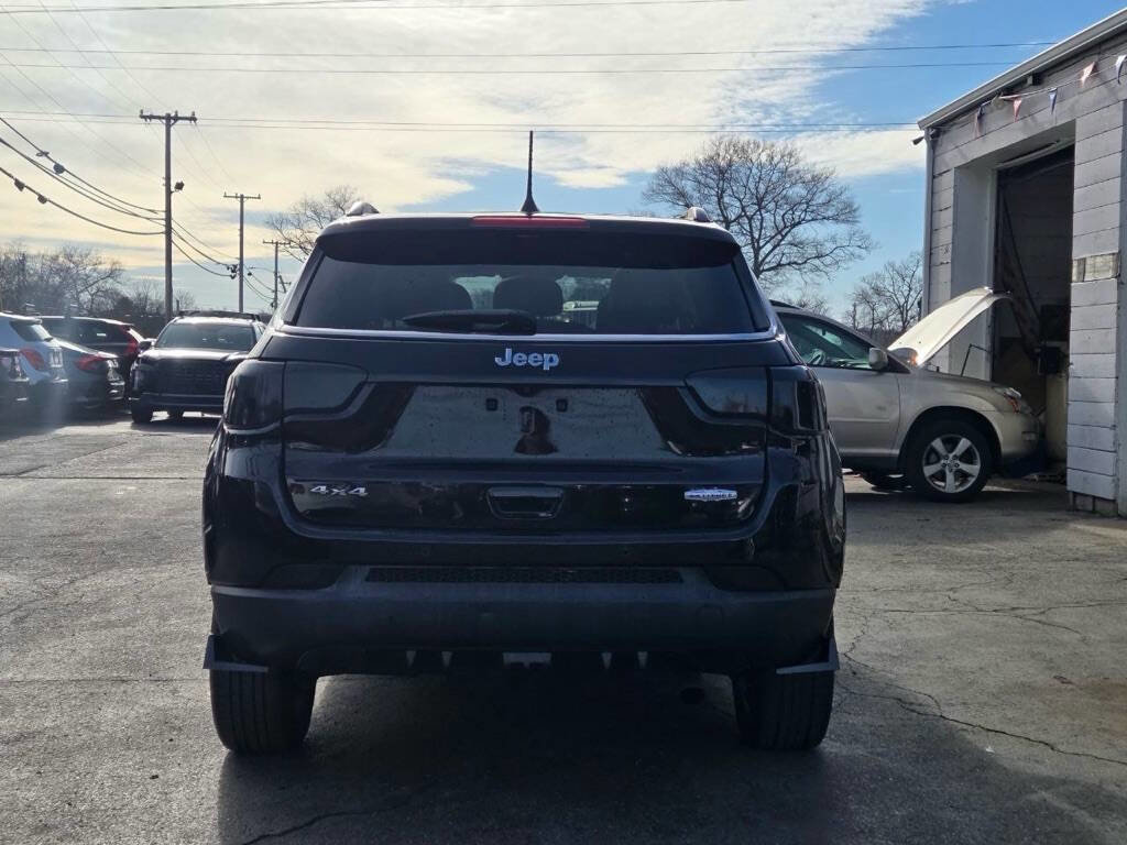 Used 2018 Jeep Compass Latitude w/ Popular Equipment Group AWD/4WD image 4