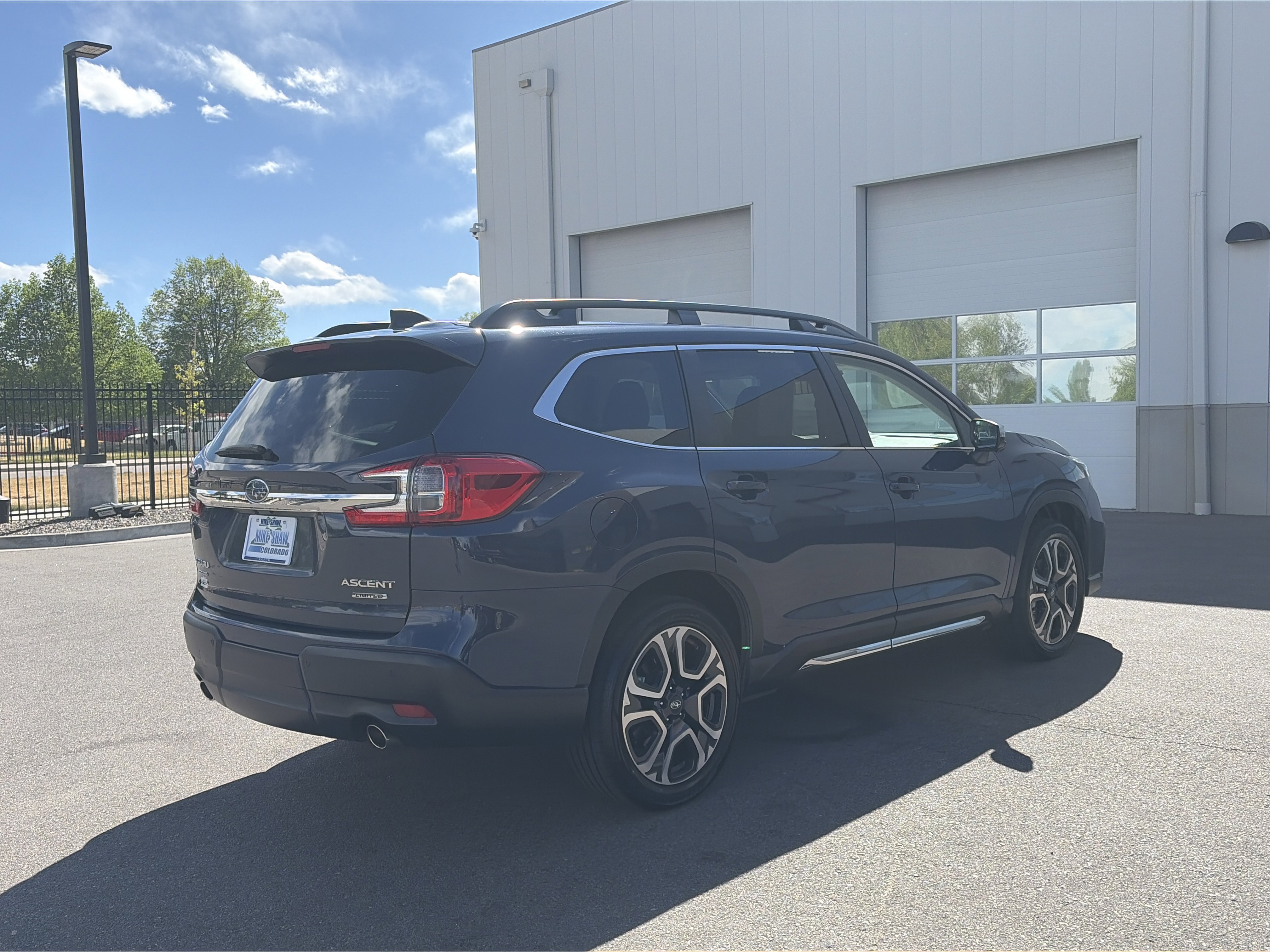 Used 2023 Subaru Ascent Limited w/ Technology Package AWD/4WD image 5