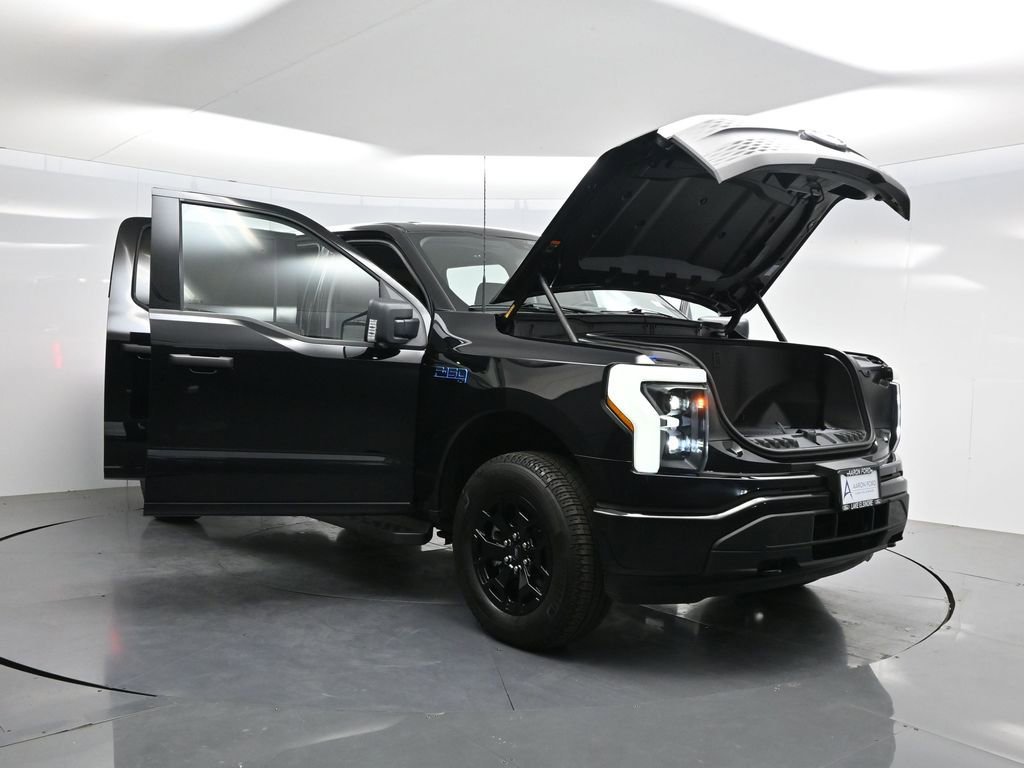 Used 2025 Ford F150 Lightning XLT image 36