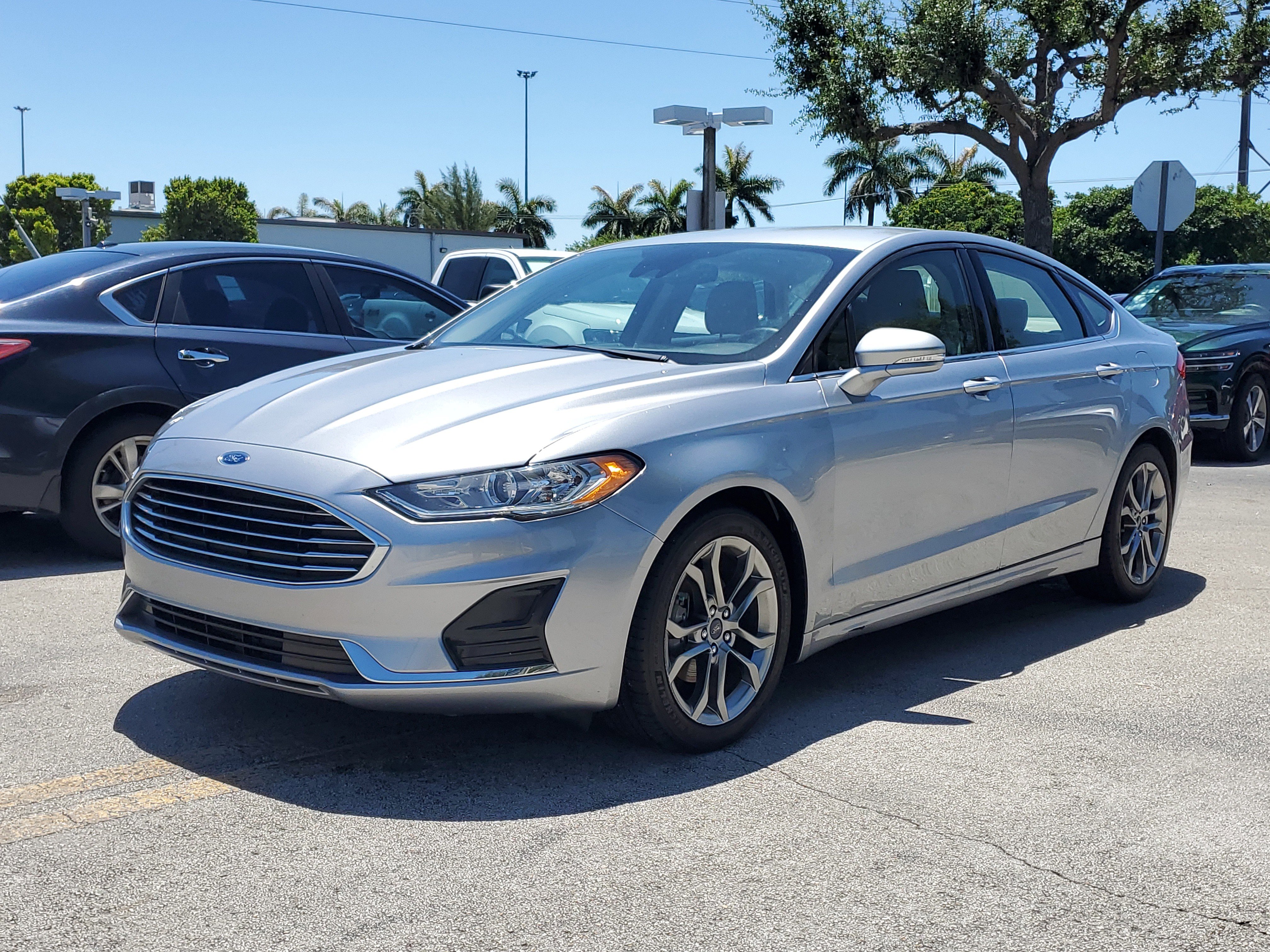 Used 2020 Ford Fusion SEL image 3