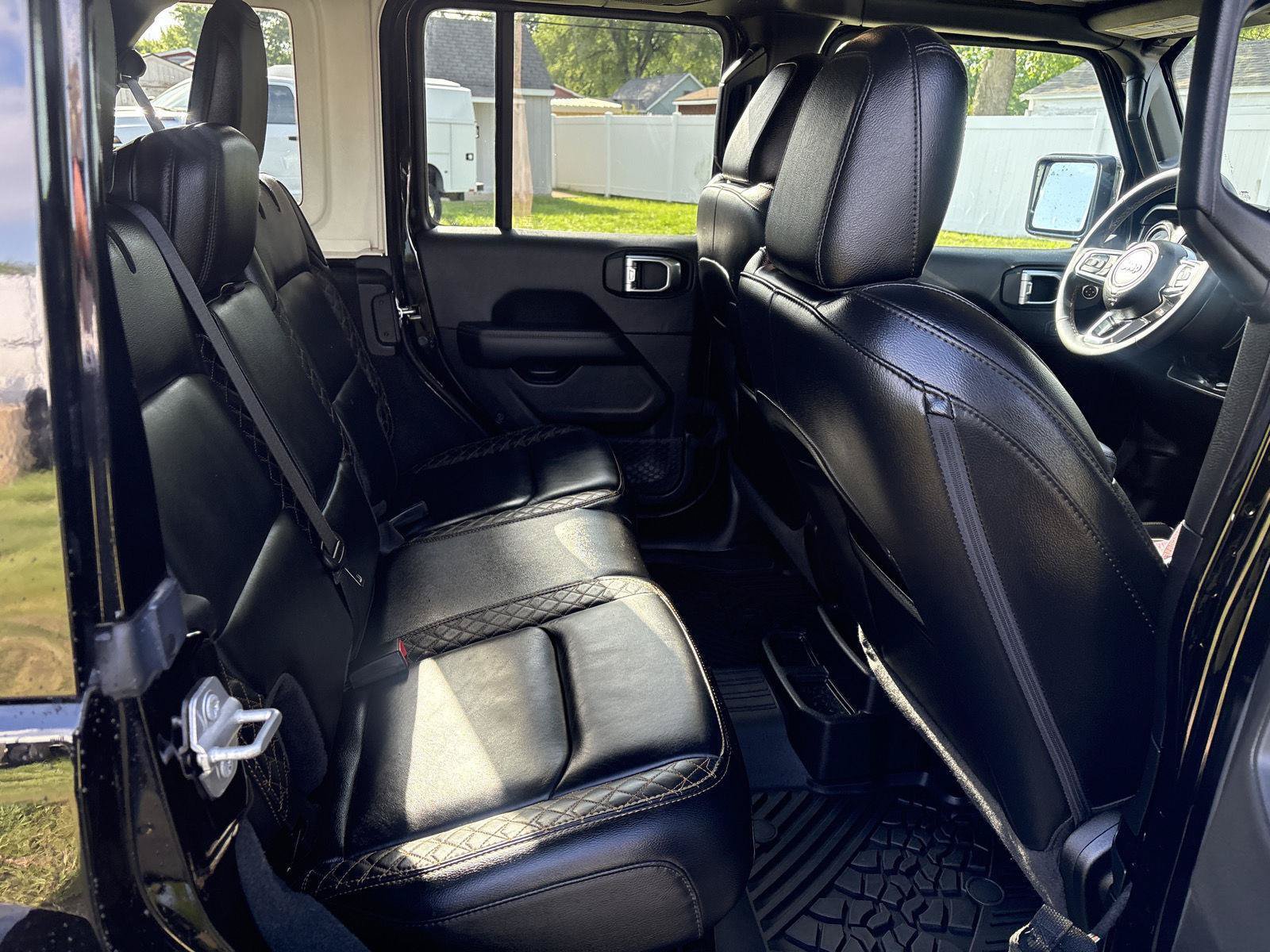 Used 2023 Jeep Wrangler Unlimited Sahara AWD/4WD image 12