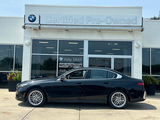 Used 2024 BMW 530i xDrive w/ Premium Package AWD/4WD image 5