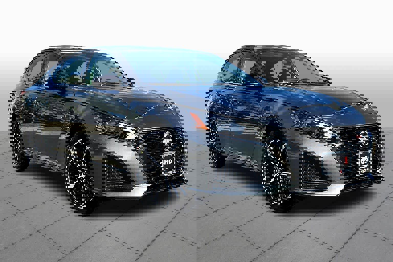 New 2025 Nissan Altima 2.5 SR image 2