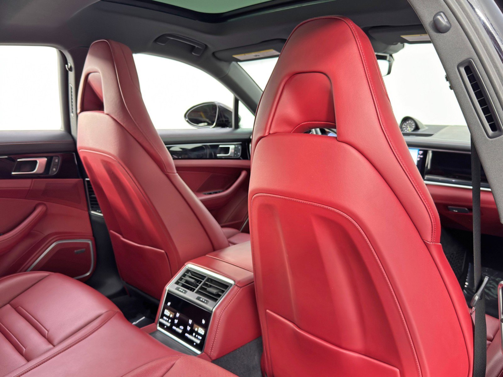 Used 2022 Porsche Panamera 4 w/ Premium Package AWD/4WD image 40