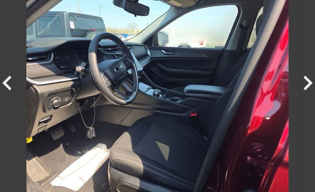 Used 2024 Jeep Grand Cherokee Laredo X AWD/4WD image 14