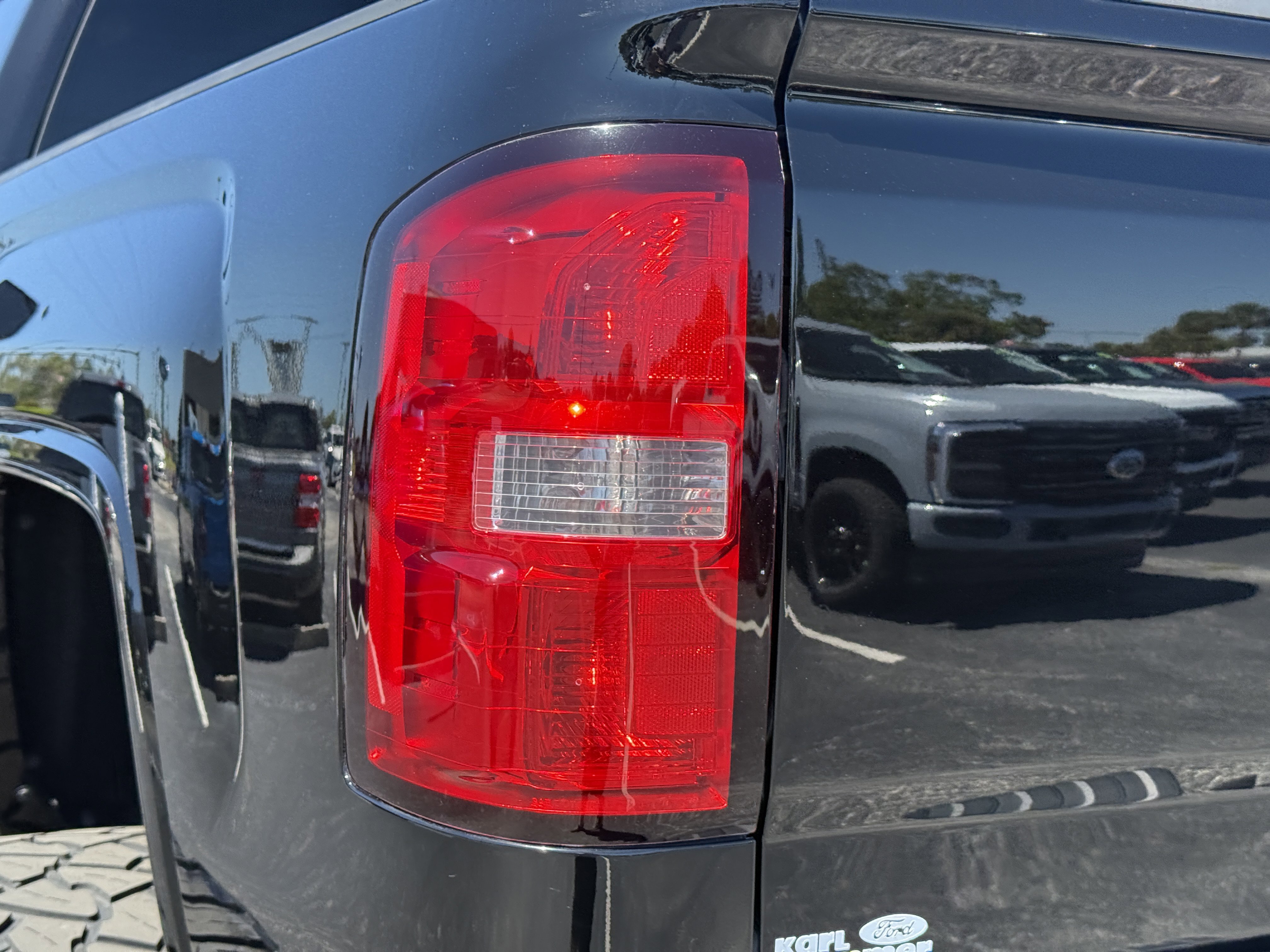 Used 2016 GMC Sierra 2500 Denali w/ Duramax Plus Package AWD/4WD image 8