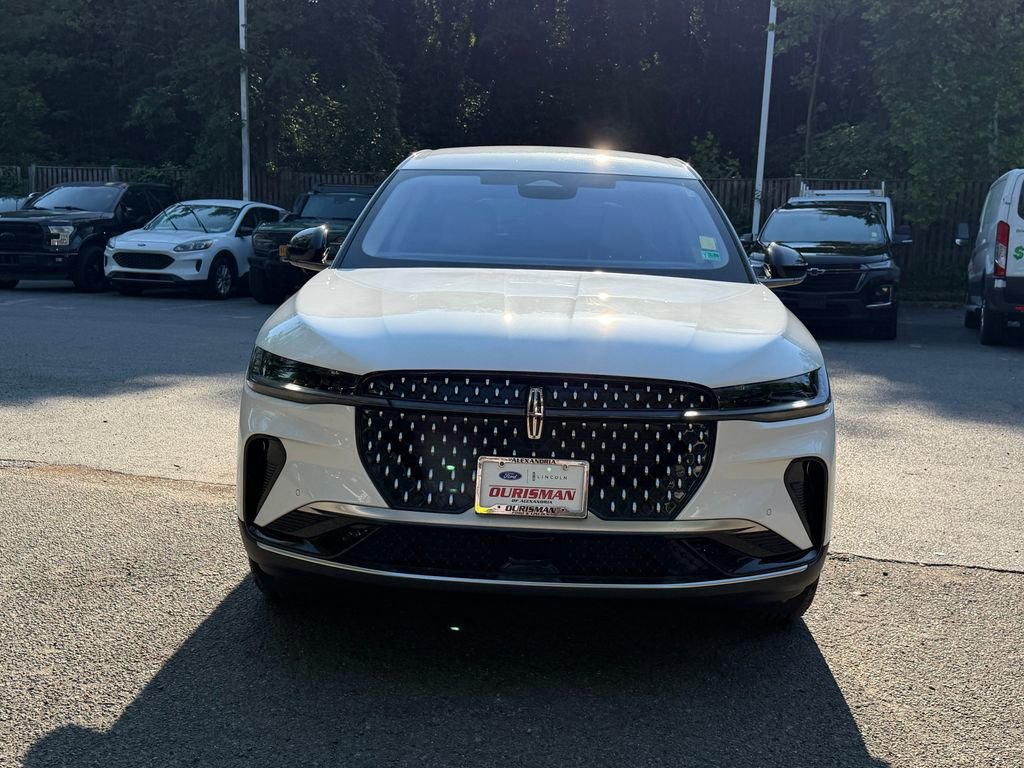 Used 2025 Lincoln Nautilus Premier AWD/4WD image 2