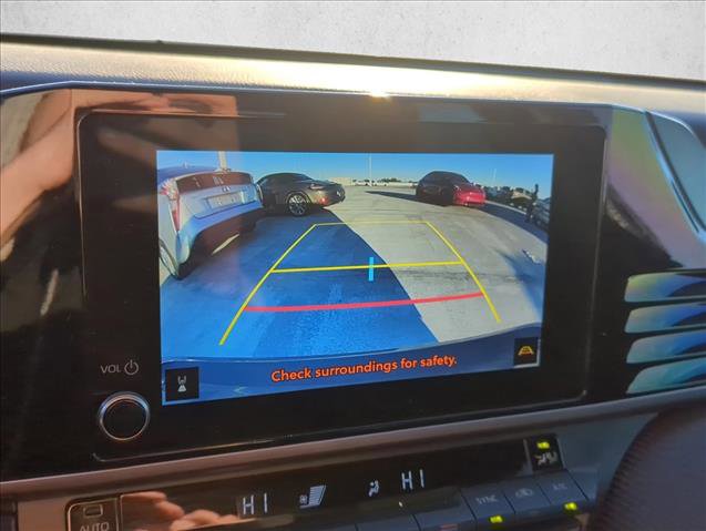 Used 2025 Toyota Camry SE image 13