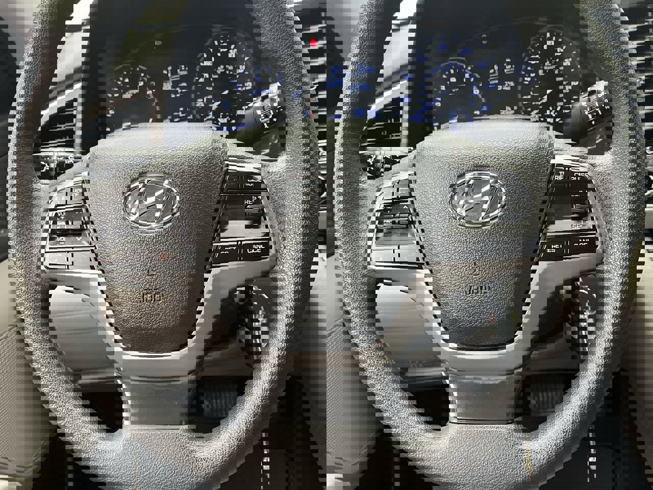 Used 2017 Hyundai Elantra SE image 11