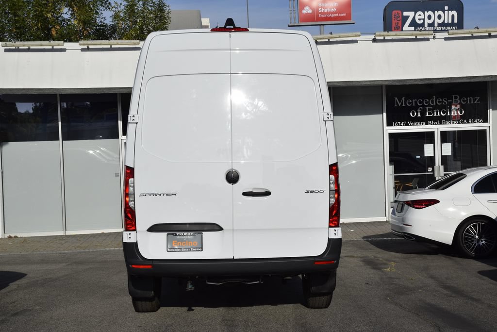 Used 2025 Mercedes-Benz Sprinter 2500 image 4