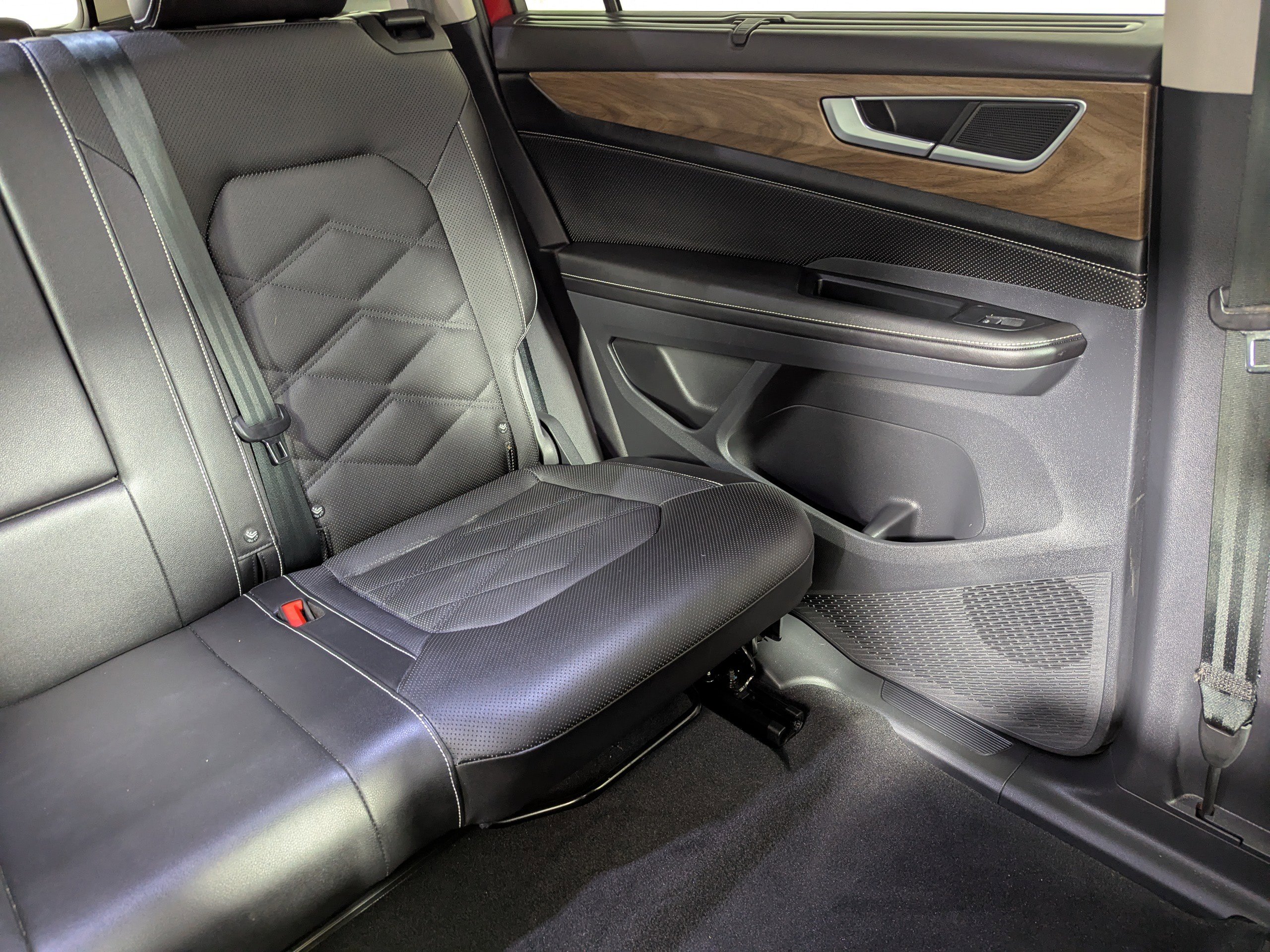 Used 2024 Volkswagen Atlas SE FWD image 17