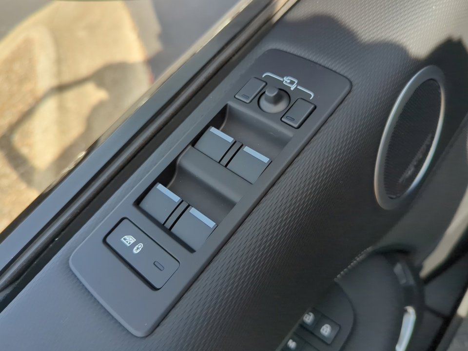 Certified 2024 Land Rover Discovery Dynamic SE image 16