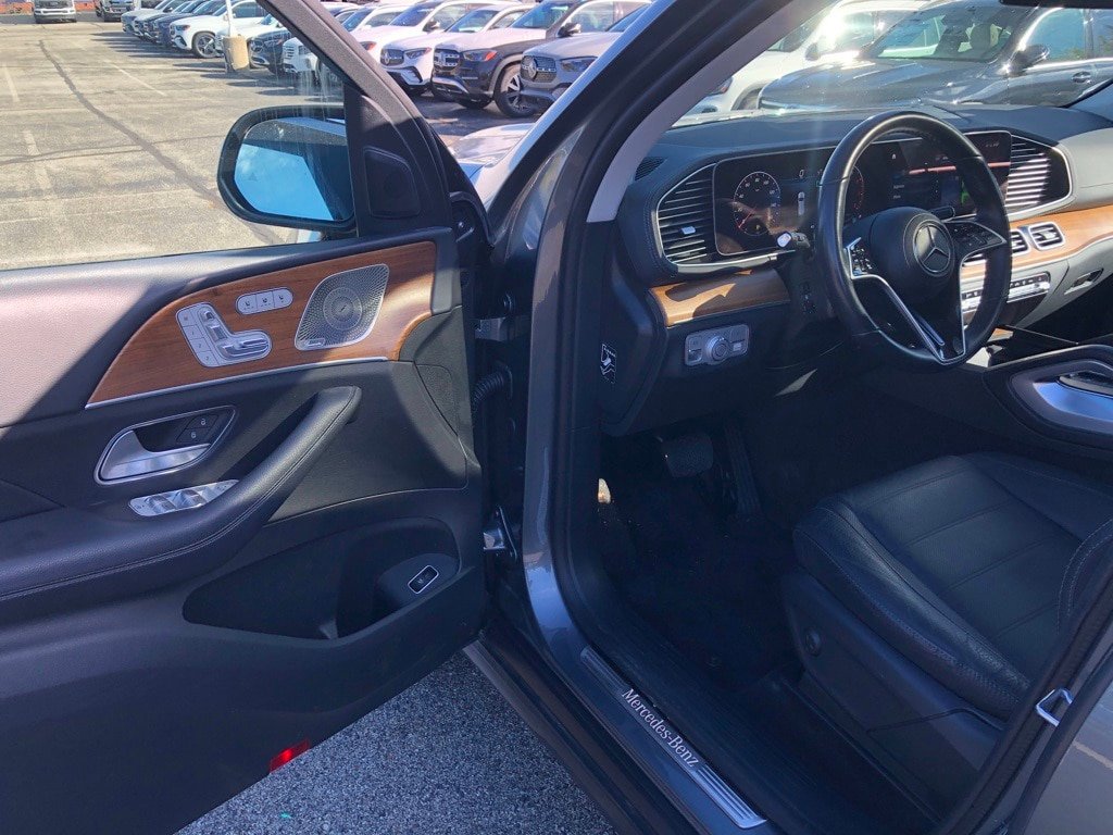 Used 2024 Mercedes-Benz GLS 450 4MATIC image 11
