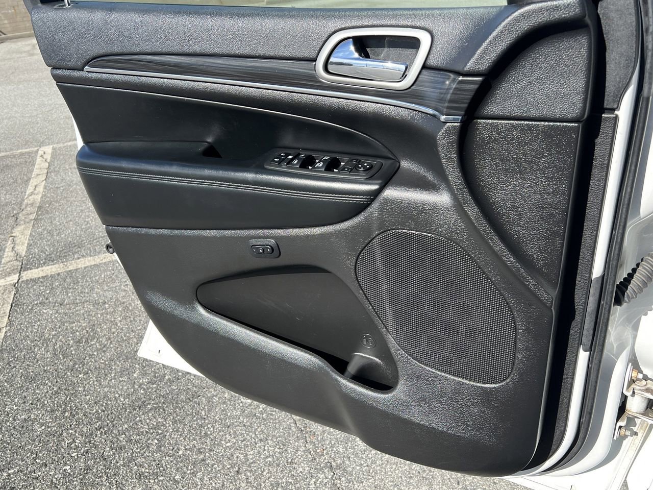 Used 2020 Jeep Grand Cherokee Limited image 19