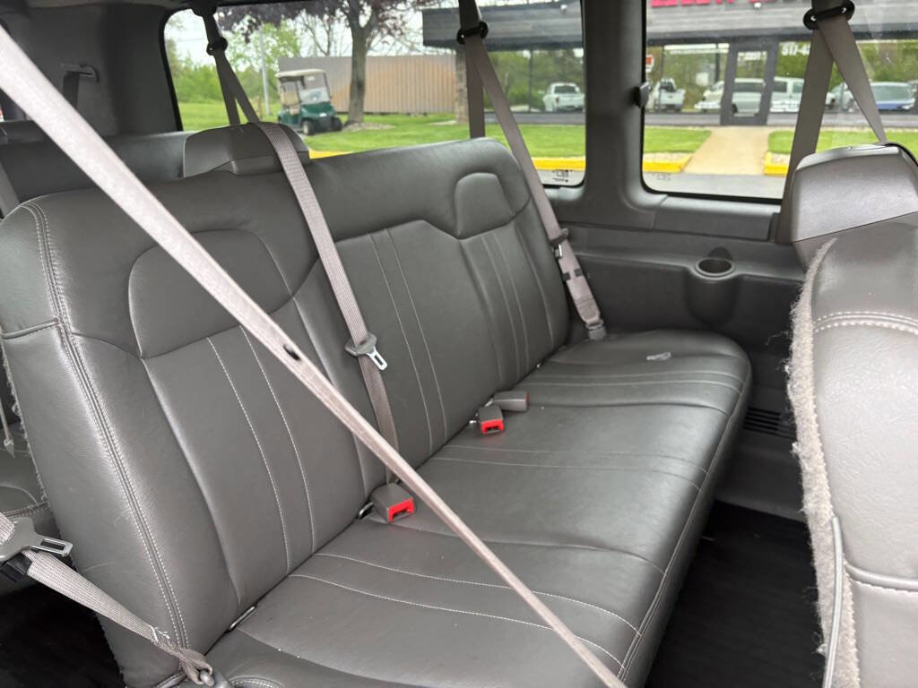 Used 2017 Chevrolet Express 3500 LS RWD image 18